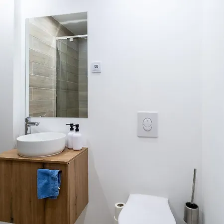 Nomad Apartments - Vue Collegiale Dinant Room photo